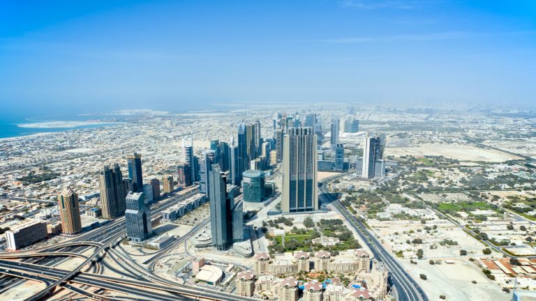 شروط العمل للعمالة الوافدة في دول الخليج العربي